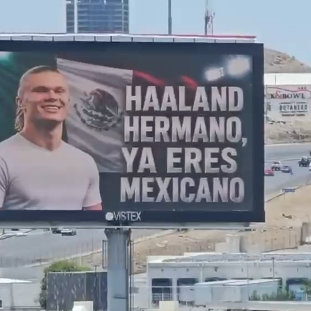 Erling Haaland en un espectacular de Chihuahua